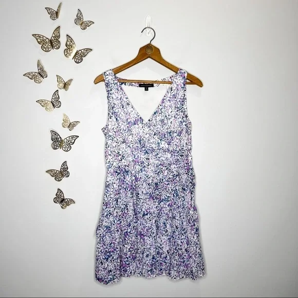 ๐ฆ๐ BANANA REPUBLIC | Purple and White Floral V-Neck Dress - Picture 1 of 9